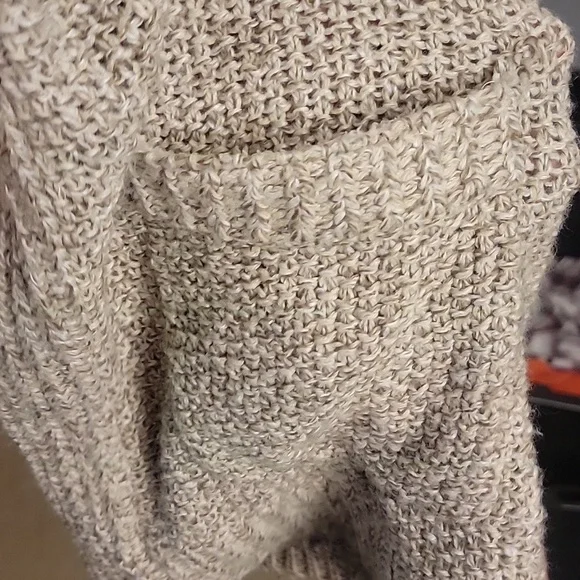 Like New, Knitted Fleece Cardigan - Picture 4 of 5